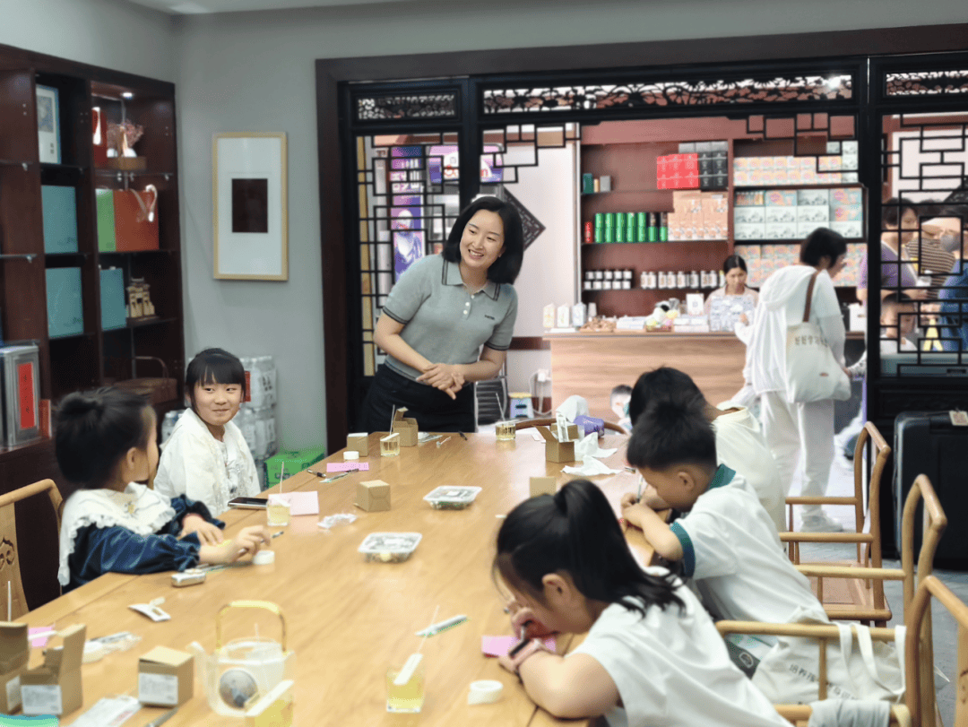 博举办“以香传情·手作感恩”母亲节主题社教活动PG电子麻将胡了试玩以传统工艺致敬